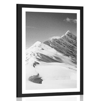 Plakat z passe-partout zaśnieżone góry w czerni i bieli - 30x45 silver