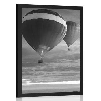 Plakat latające balony nad górami w czerni i bieli - 40x60 silver