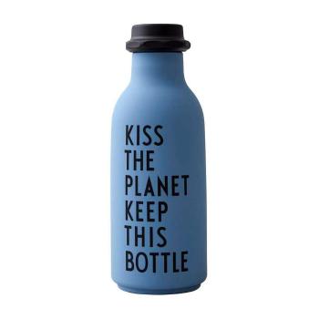 Niebieska butelka na wodę Design Letters Kiss, 500 ml