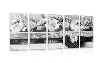 5-częściowy obraz kwiaty goździka w drewnianej skrzynce w wersji czarno-białej - 100x50