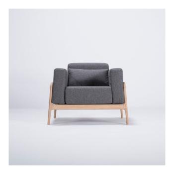 Fotel z konstrukcją z drewna dębowego z ciemnoszarą tekstylną poduszką Gazzda Fawn