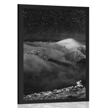 Plakat góry pod nocnym niebem w czerni i bieli - 20x30 white