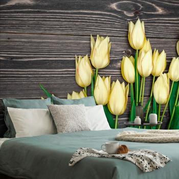 Samoprzylepna fototapeta żółte tulipany na drewnianym tle - 150x100