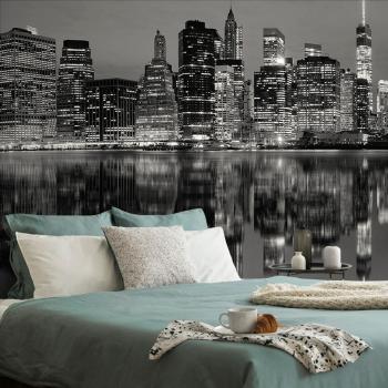 Fototapeta czarno-białe odbicie Manhattanu w wodzie - 450x300