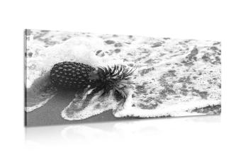 Obraz ananas na fali oceanu w wersji czarno-białej