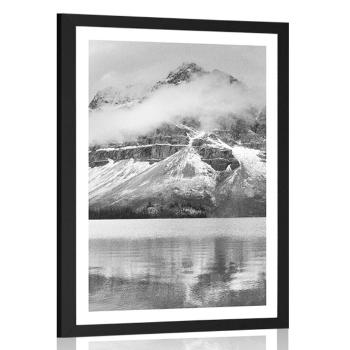 Plakat z passe-partout jezioro w pobliżu pięknej góry w czerni i bieli - 30x45 black