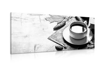 Obraz filiżanka kawy w jesiennej tonacji w wersji czarno-białej - 100x50