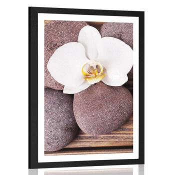 Plakat z passe-partout kamienie wellness i orchidea na drewnianym tle - 40x60 silver
