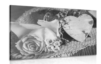 Obraz róża i serce z juty w wersji czarno-białej - 90x60