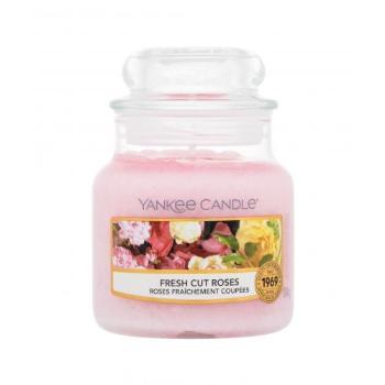 Yankee Candle Fresh Cut Roses 104 g świeczka zapachowa unisex