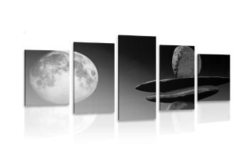 5-częściowy obraz ułożone kamienie w świetle księżyca w czarnobiałym kolorze