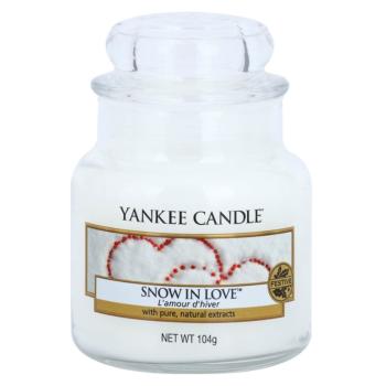 Yankee Candle Snow in Love świeczka zapachowa Classic średnia 104 g