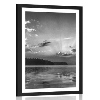 Plakat z passe-partout odbicie górskiego jeziora w czerni i bieli - 60x90 silver