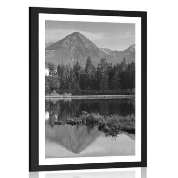 Plakat z passe-partout piękna panorama gór nad jeziorem w czerni i bieli - 30x45 silver