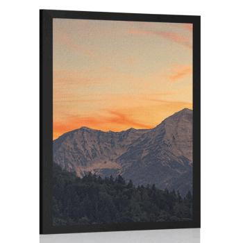 Plakat zachód słońca w górach