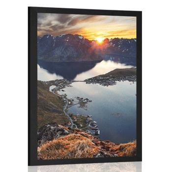Plakat urokliwa górska panorama z zachodem słońca - 40x60 black
