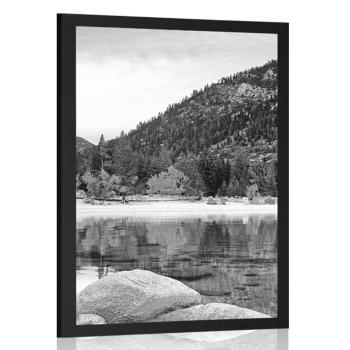 Plakat jezioro w przyrodzie w czerni i bieli - 40x60 black