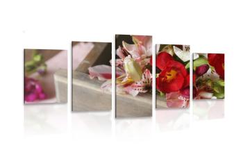 5-częściowy obraz kompozycja wiosennych kwiatów w drewnianej szufladzie