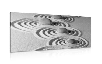 Obraz kamienie Zen w piasku w wersji czarno-białej
