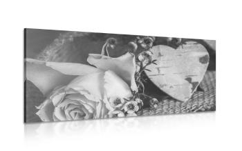 Obraz róża i serce w stylu vintage w wersji czarno-białej - 100x50