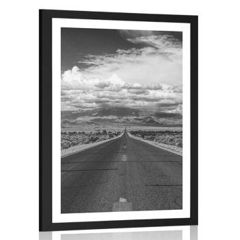 Plakat z passe-partout droga w puszczy w czerni i bieli - 40x60 white
