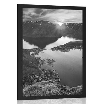 Plakat urokliwa górska panorama z zachodem słońca w czerni i bieli - 20x30 silver