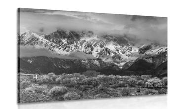 Obraz wyjątkowy krajobraz górski w wersji czarno-białej