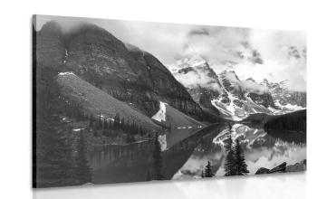 Obraz piękny górski krajobraz w wersji czarno-białej