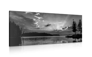 Obraz odbicie górskiego jeziora w wersji czarno-białej - 100x50