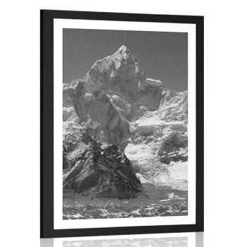 Plakat z passe-partout piękny szczyt górski w czerni i bieli - 30x45 silver