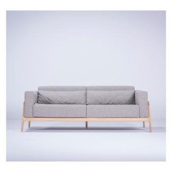 Szara sofa z konstrukcją z litego drewna dębowego Gazzda Fawn, 210 cm