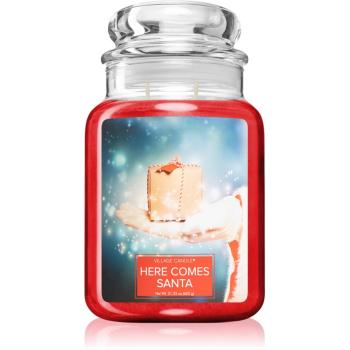 Village Candle Here Comes Santa świeczka zapachowa (Glass Lid) 602 g