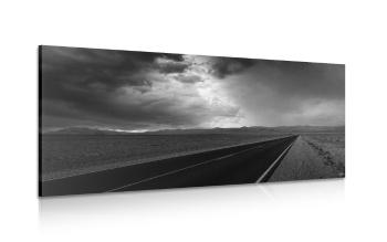 Obraz droga na środku pustyni w wersji czarno-białej